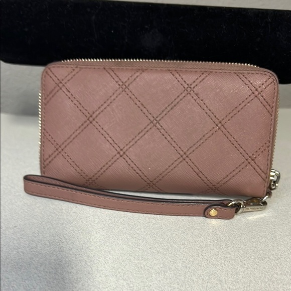 Michael Kors Blush Quilted Wristlet - Picture 2 of 5